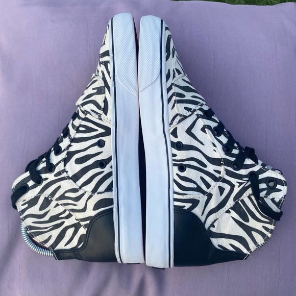 Creative Recreation Cesario Hi XVI Zebra Print   Women's Size 7 Sneaker Shoe - Picture 8 of 11